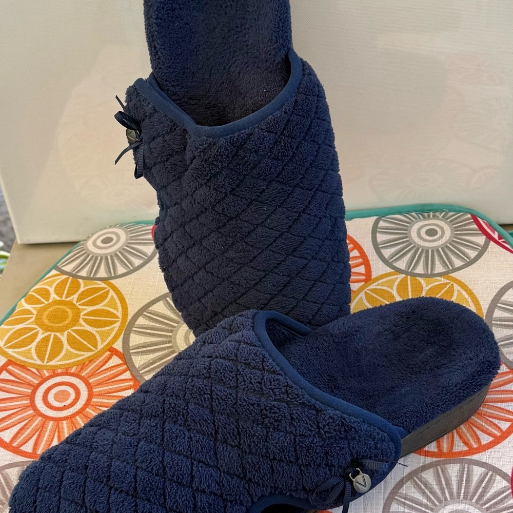 VIONIC  Cozy Navy Blue Quilted Slippers - Picture 2 of 12